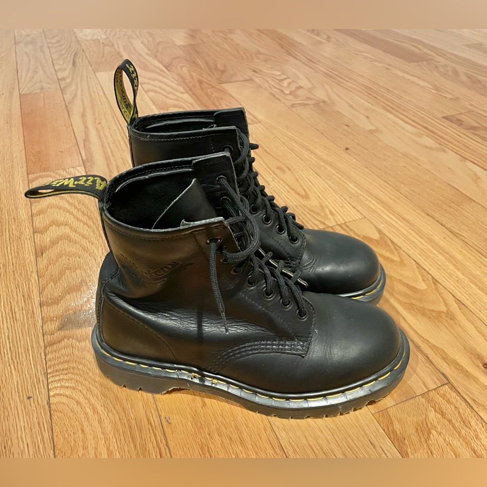 Dr Martens 1460 Air Wair black boots made in England size 6 needs insoles